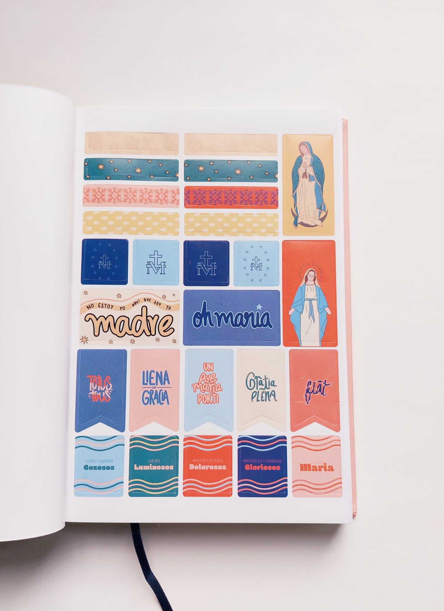 Ave María Notebook